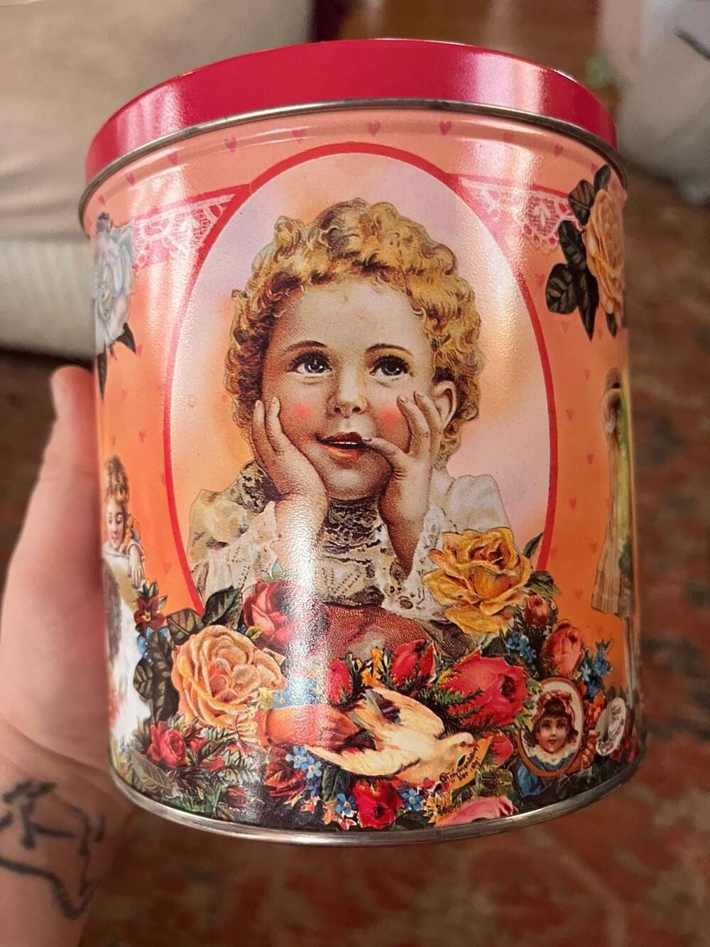 Vintage Baker's Estate Traditional Shortbread Cookies Victorian Motif Tin Canist